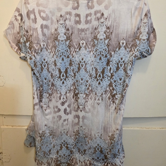 Madison & Berkeley Gray and Blue Graphic Fitted T-Shirt - Picture 3 of 5